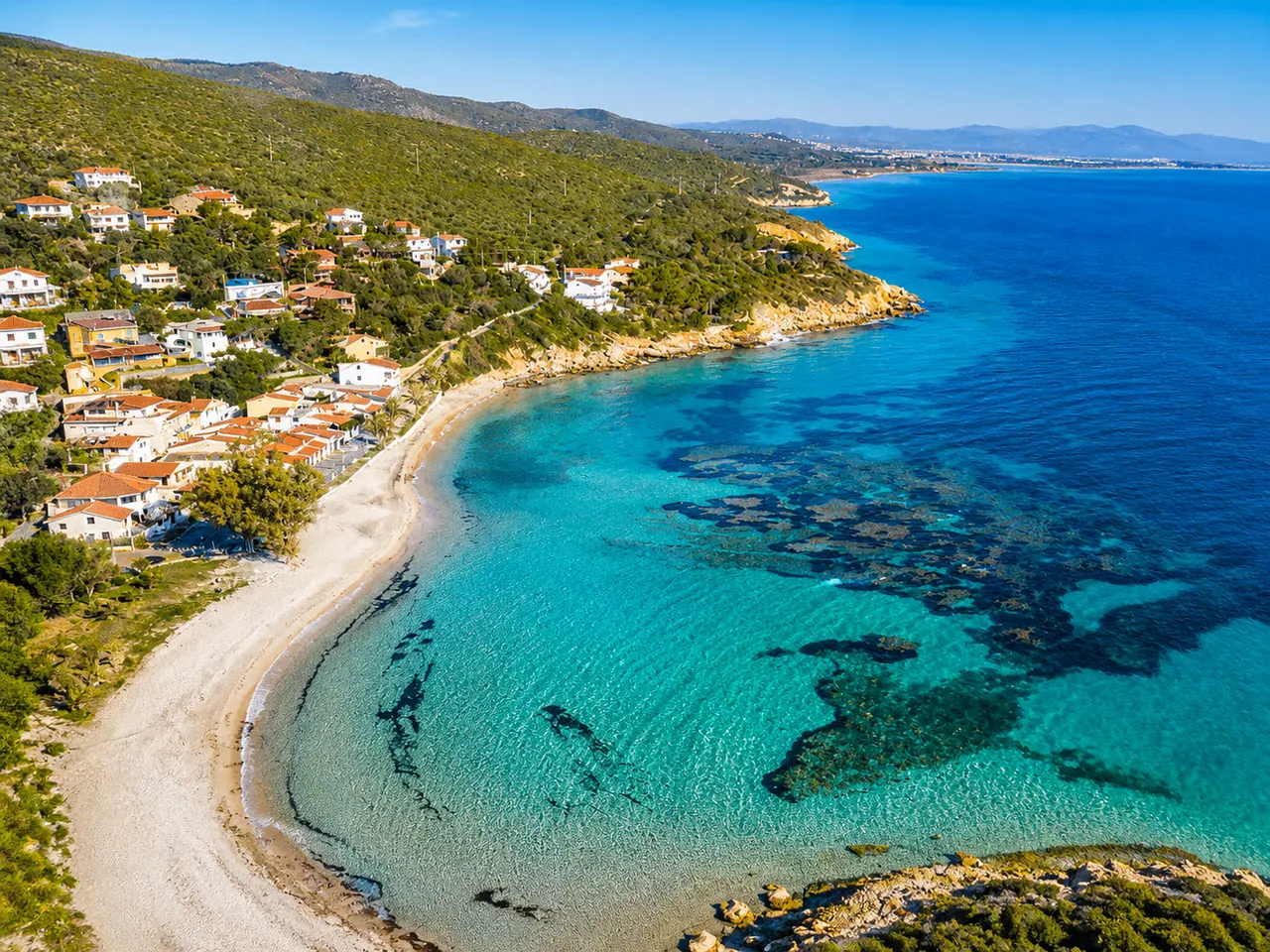 Maladroxia, Sant'Antioco — baia familiare con sabbia chiara e fondali trasparenti