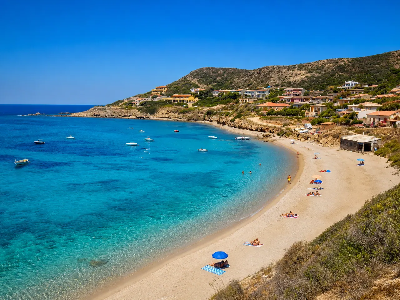 Porto Palma, Arbus — baia della Costa Verde con sabbia dorata e barche
